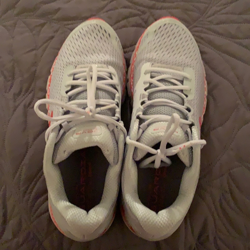 Under Armor tennis shoes